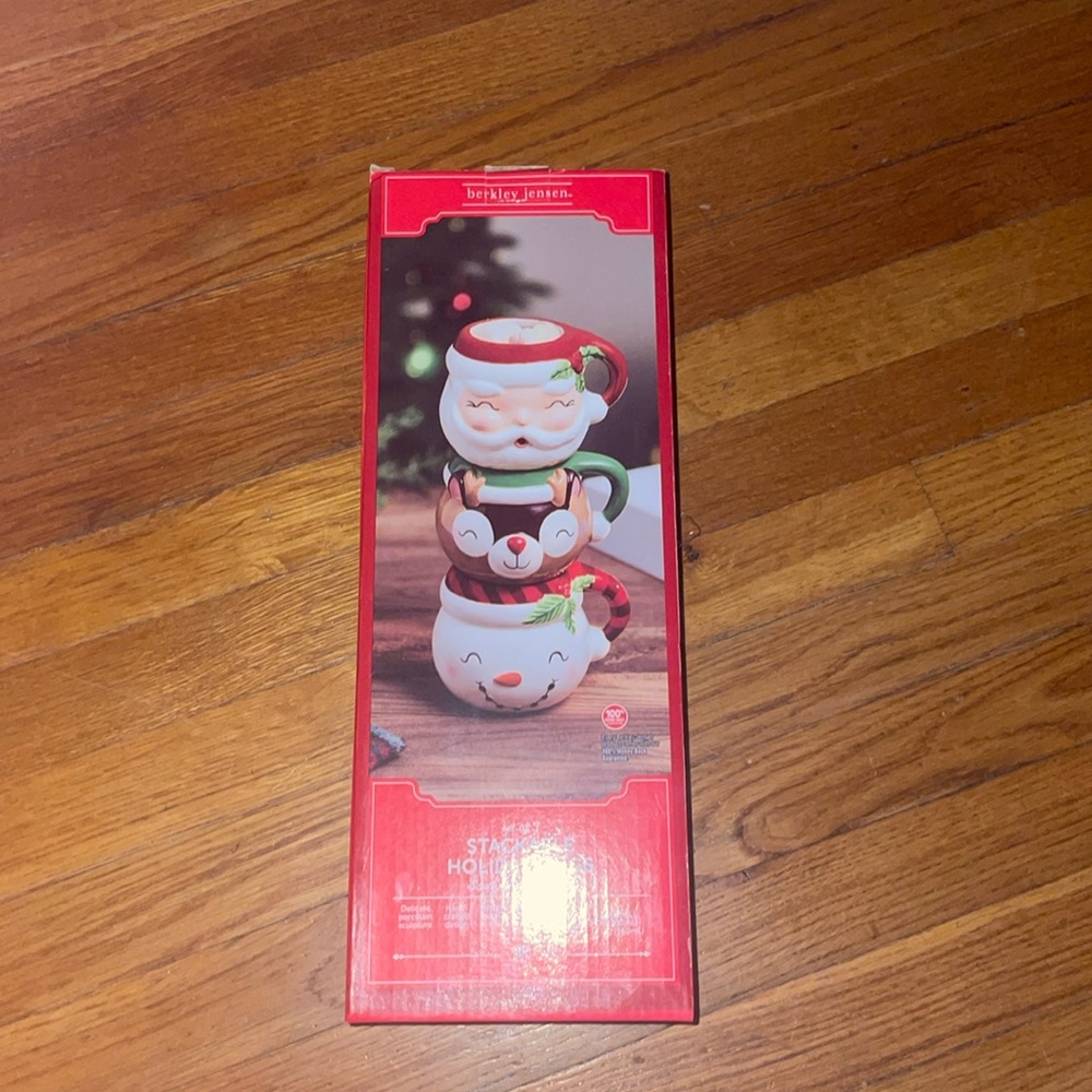 Stackable holiday mugs